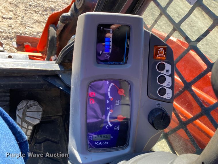 image for item DL6757 2019 Kubota SVL95-2S  tracked skid steer loader