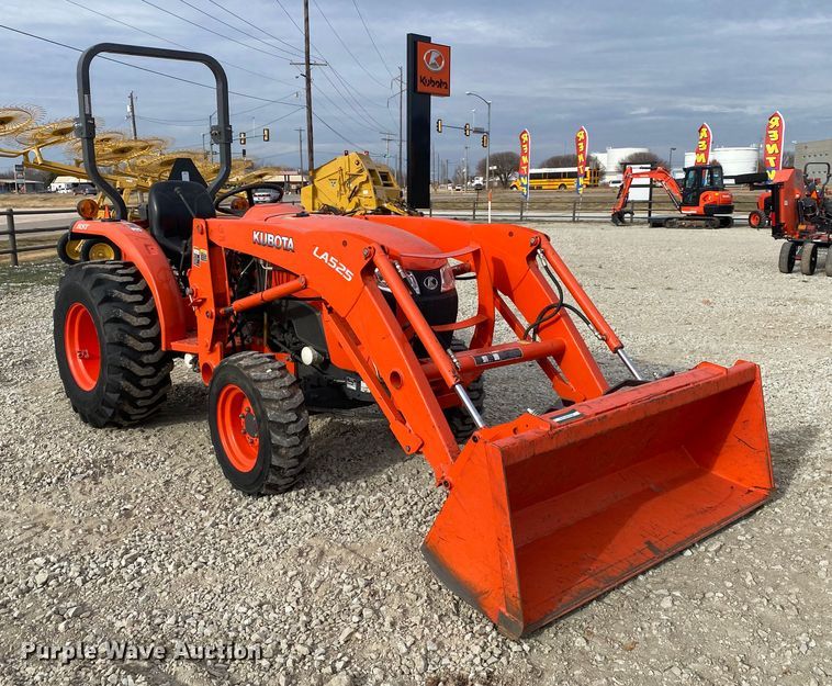 image for item DL6782 2019 Kubota L3301HST  MFWD tractor