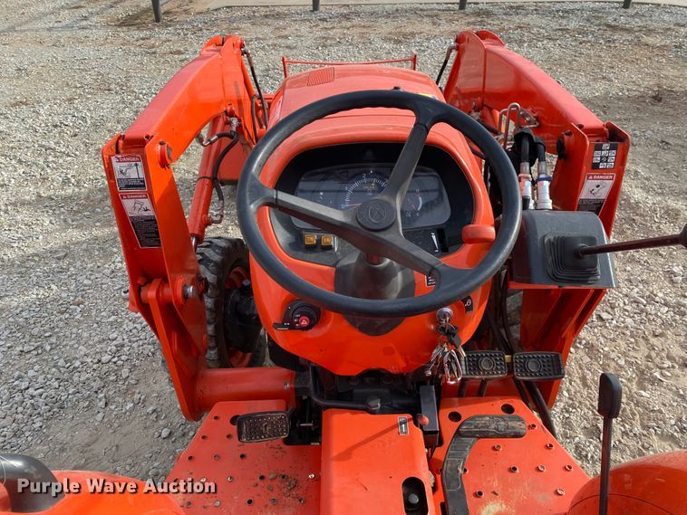 image for item DL6782 2019 Kubota L3301HST  MFWD tractor