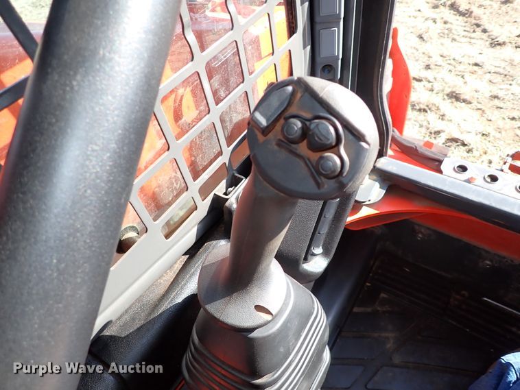 image for item IC9699 2017 Kubota SSV75  skid steer loader