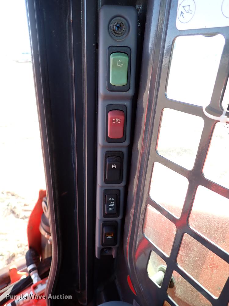 image for item IC9699 2017 Kubota SSV75  skid steer loader