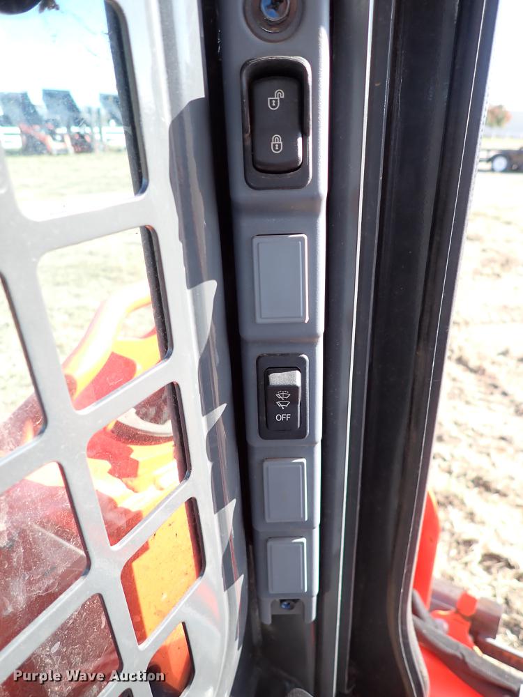 image for item IC9699 2017 Kubota SSV75  skid steer loader