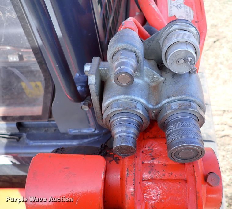 image for item IC9701 2019 Kubota SVL75-2  tracked skid steer loader