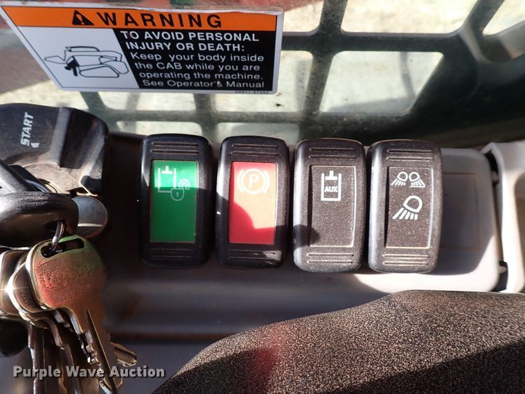 image for item IC9701 2019 Kubota SVL75-2  tracked skid steer loader