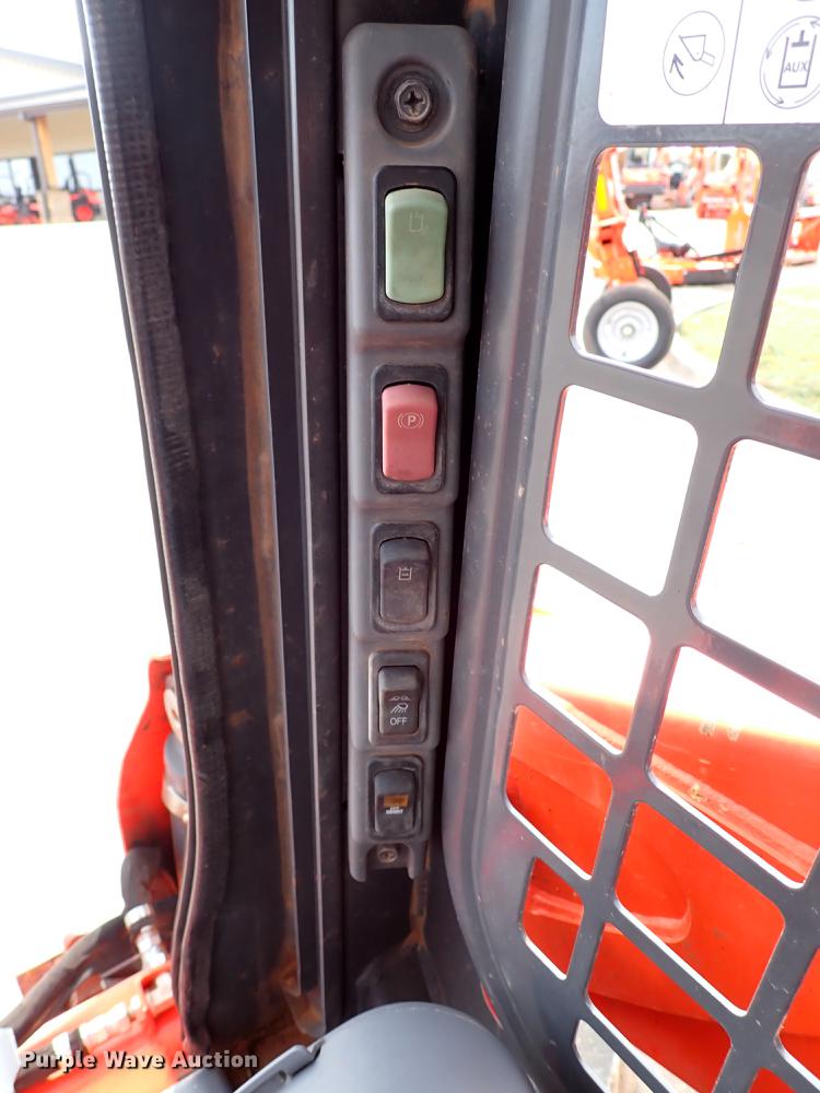 image for item IC9711 2016 Kubota SSV75  skid steer loader