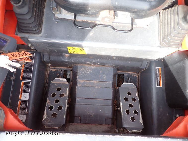 image for item IC9711 2016 Kubota SSV75  skid steer loader