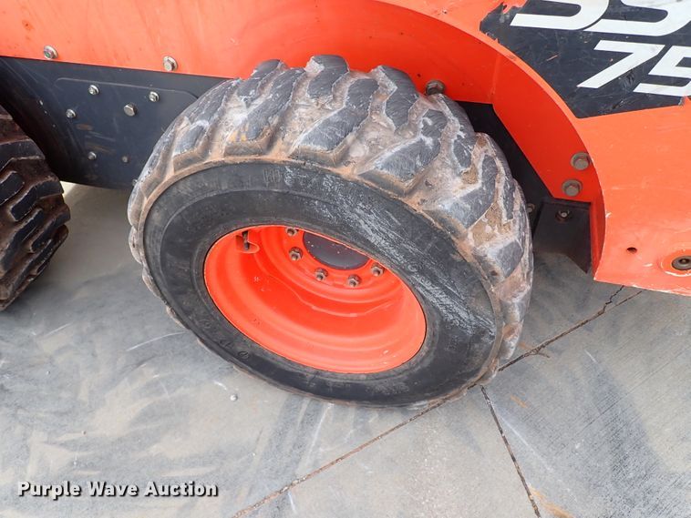 image for item IC9711 2016 Kubota SSV75  skid steer loader