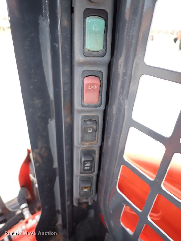 image for item IC9712 2017 Kubota SSV75  skid steer loader