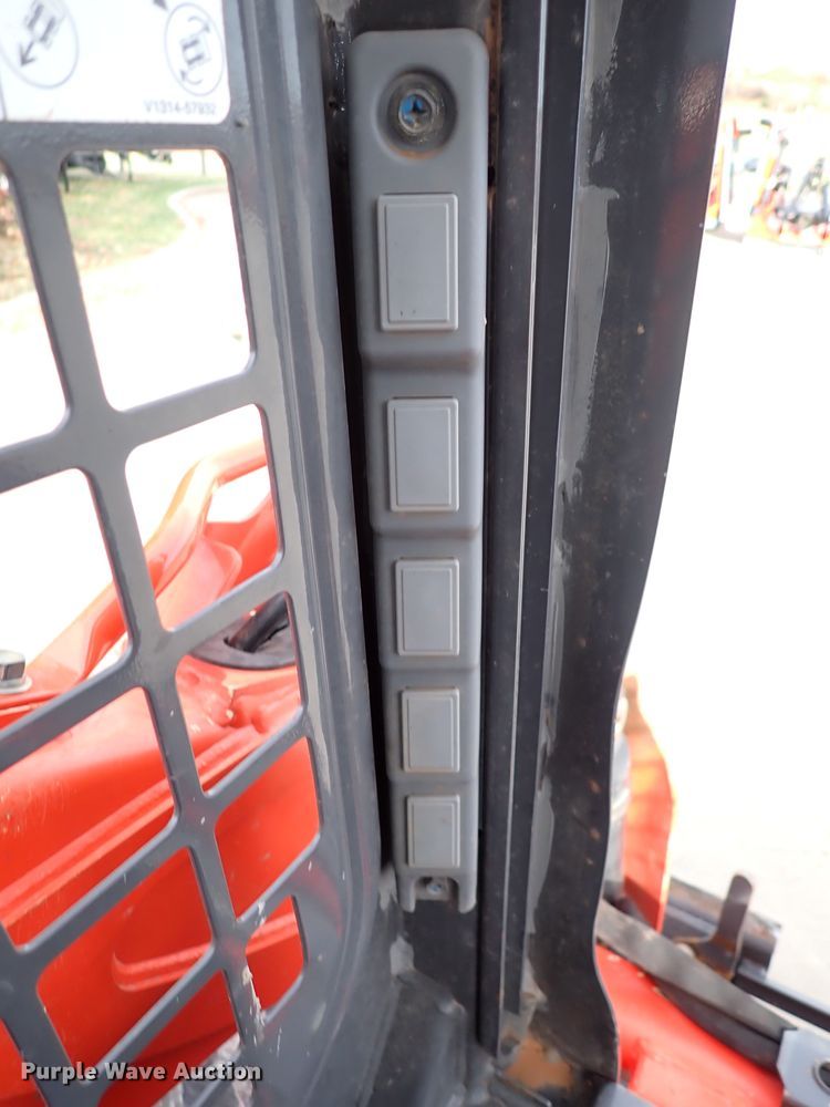 image for item IC9712 2017 Kubota SSV75  skid steer loader