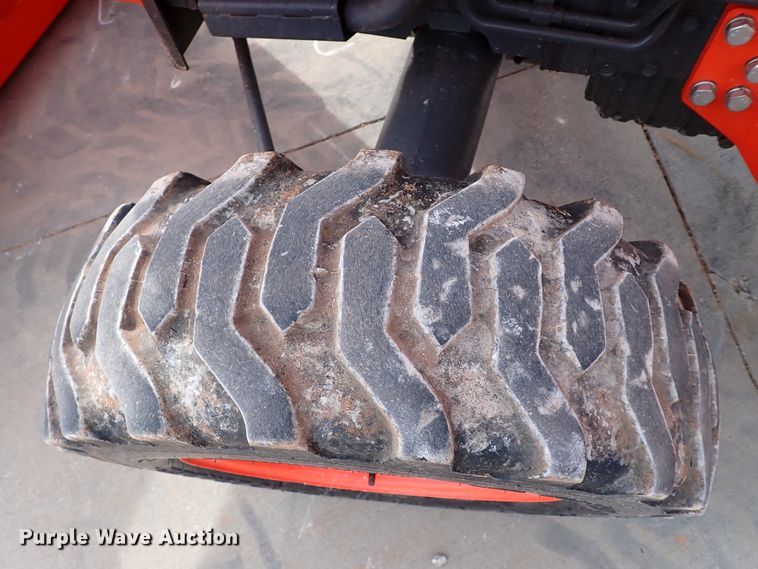 image for item IC9714 2019 Kubota L3901HST  MFWD tractor