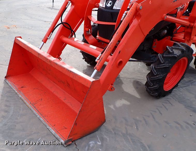 image for item IC9716 2019 Kubota L3301DT  MFWD tractor