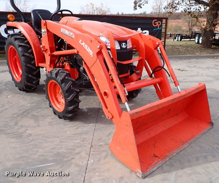 image for item IC9716 2019 Kubota L3301DT  MFWD tractor