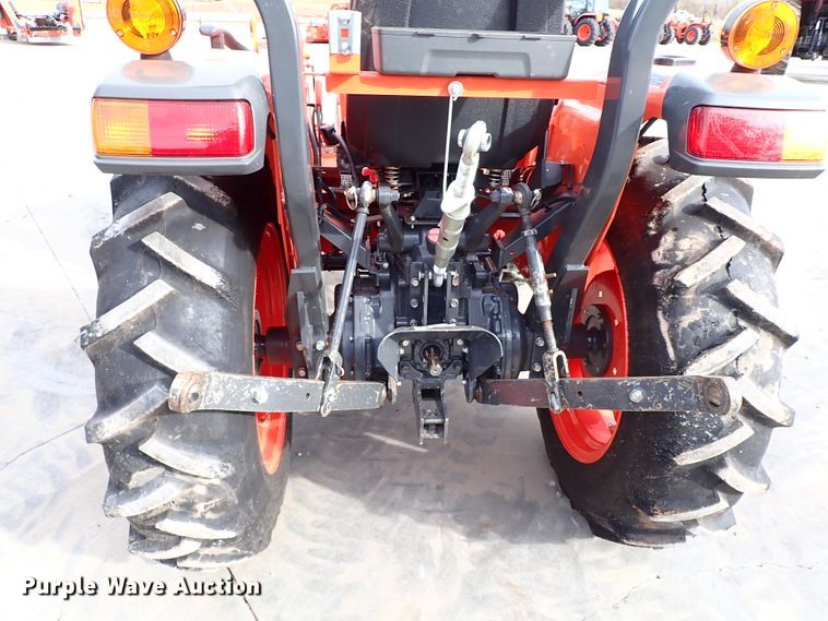 image for item IC9716 2019 Kubota L3301DT  MFWD tractor