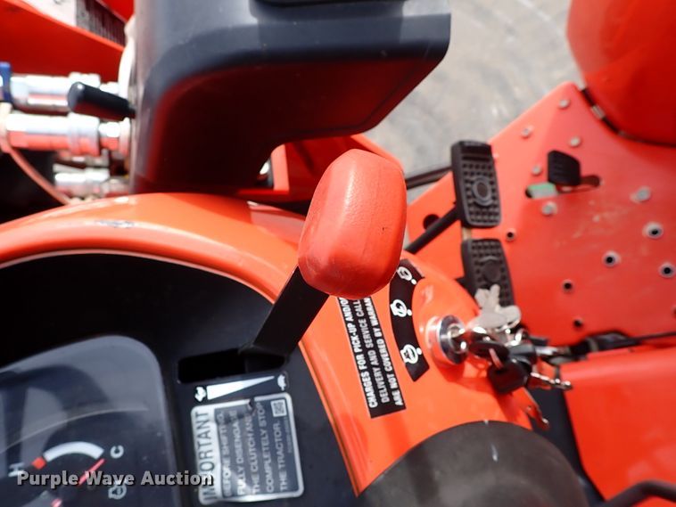 image for item IC9716 2019 Kubota L3301DT  MFWD tractor