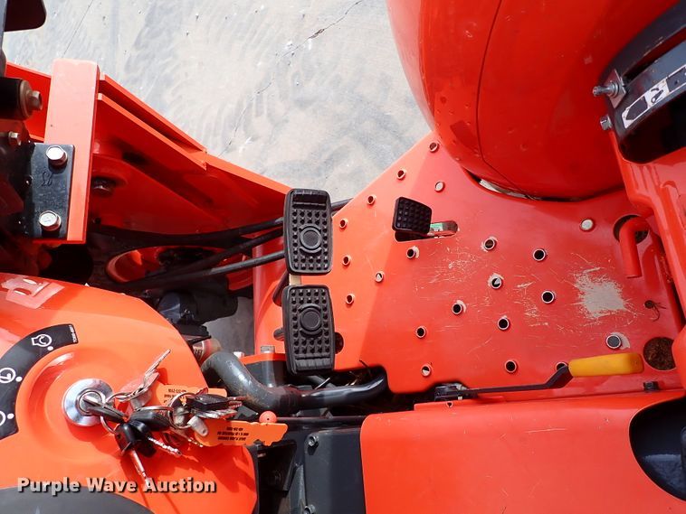 image for item IC9716 2019 Kubota L3301DT  MFWD tractor