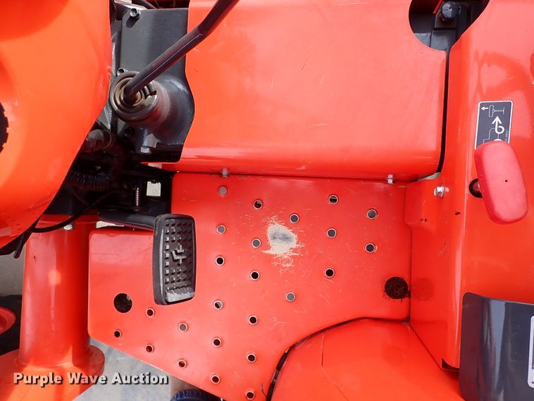 image for item IC9716 2019 Kubota L3301DT  MFWD tractor