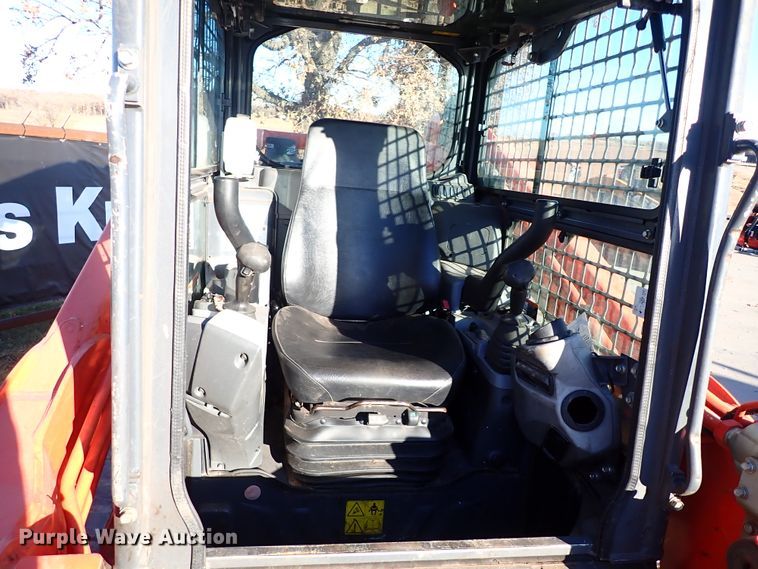 image for item IC9737 2019 Kubota SVL95-2S  tracked skid steer loader