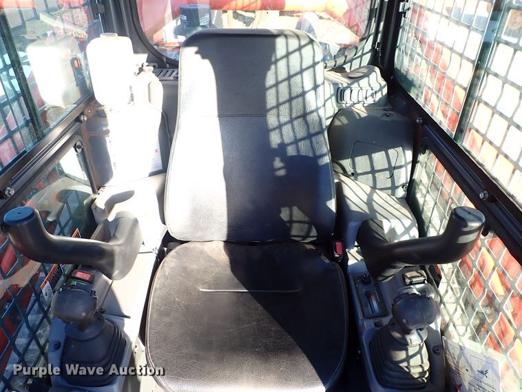 image for item IC9737 2019 Kubota SVL95-2S  tracked skid steer loader