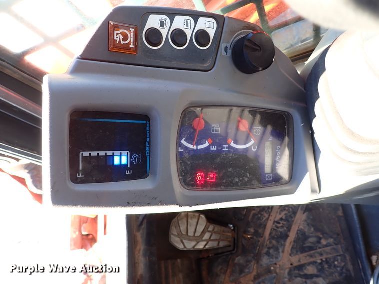 image for item IC9737 2019 Kubota SVL95-2S  tracked skid steer loader