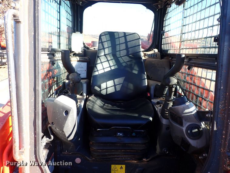 image for item IC9738 2019 Kubota SVL95-2S  tracked skid steer loader