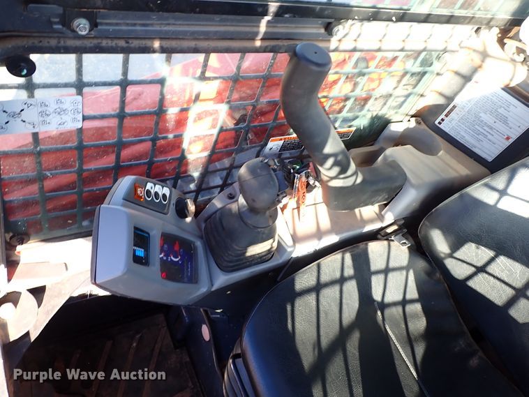 image for item IC9738 2019 Kubota SVL95-2S  tracked skid steer loader