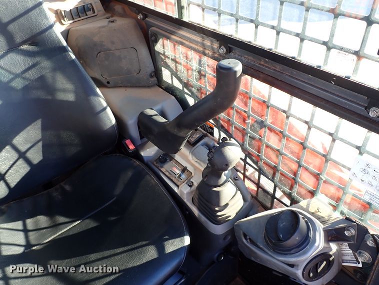 image for item IC9738 2019 Kubota SVL95-2S  tracked skid steer loader