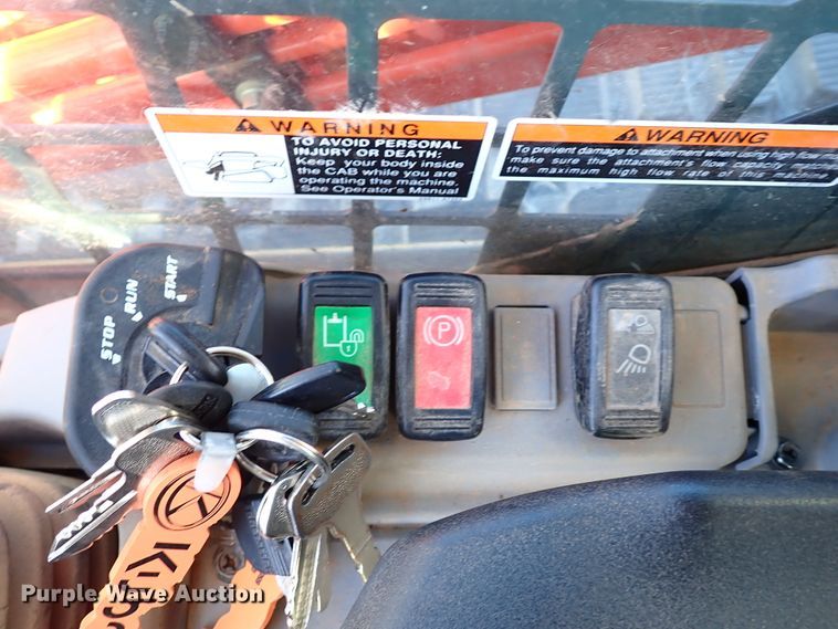 image for item IC9738 2019 Kubota SVL95-2S  tracked skid steer loader