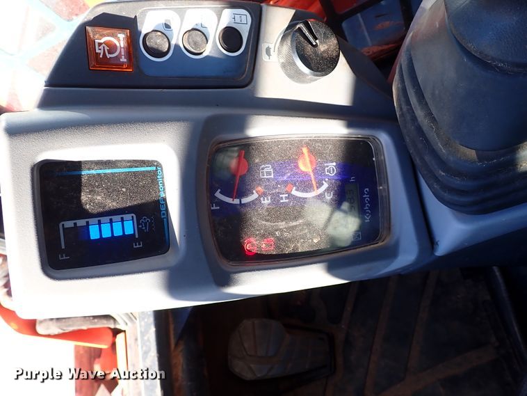 image for item IC9738 2019 Kubota SVL95-2S  tracked skid steer loader