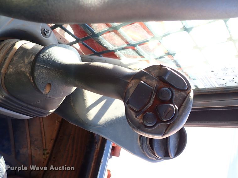 image for item IC9738 2019 Kubota SVL95-2S  tracked skid steer loader