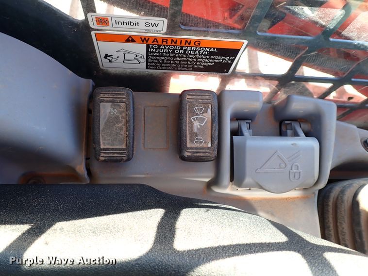 image for item IC9738 2019 Kubota SVL95-2S  tracked skid steer loader