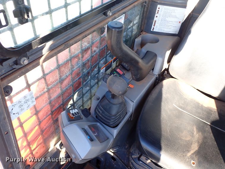 image for item IC9740 2018 Kubota SVL95-2S  tracked skid steer loader