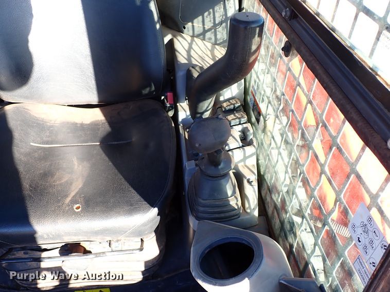 image for item IC9740 2018 Kubota SVL95-2S  tracked skid steer loader