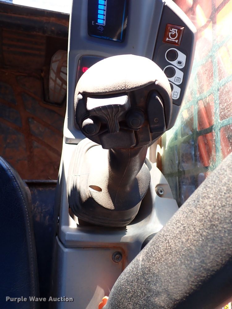 image for item IC9740 2018 Kubota SVL95-2S  tracked skid steer loader