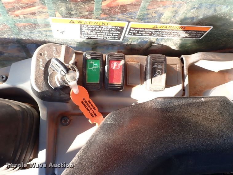 image for item IC9740 2018 Kubota SVL95-2S  tracked skid steer loader