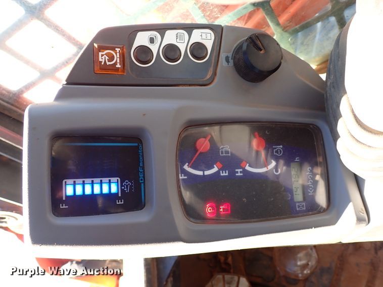 image for item IC9740 2018 Kubota SVL95-2S  tracked skid steer loader