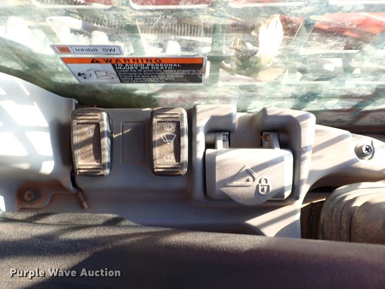 image for item IC9740 2018 Kubota SVL95-2S  tracked skid steer loader