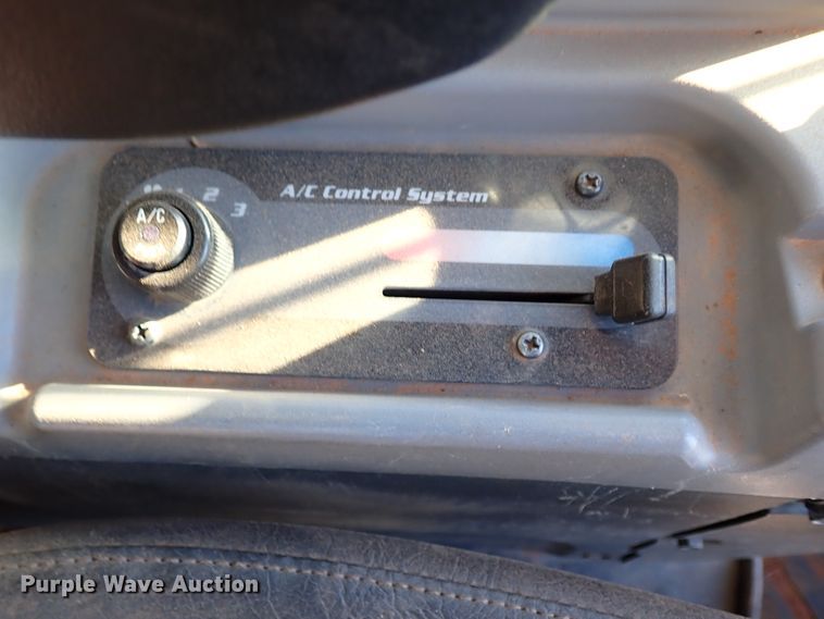 image for item IC9740 2018 Kubota SVL95-2S  tracked skid steer loader