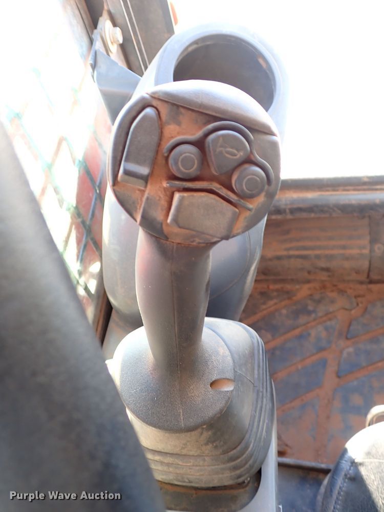 image for item IC9740 2018 Kubota SVL95-2S  tracked skid steer loader