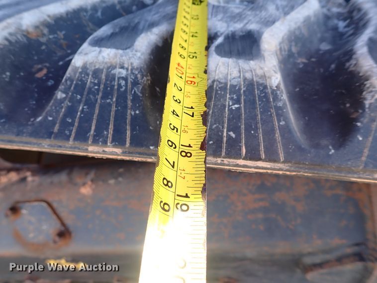 image for item IC9740 2018 Kubota SVL95-2S  tracked skid steer loader