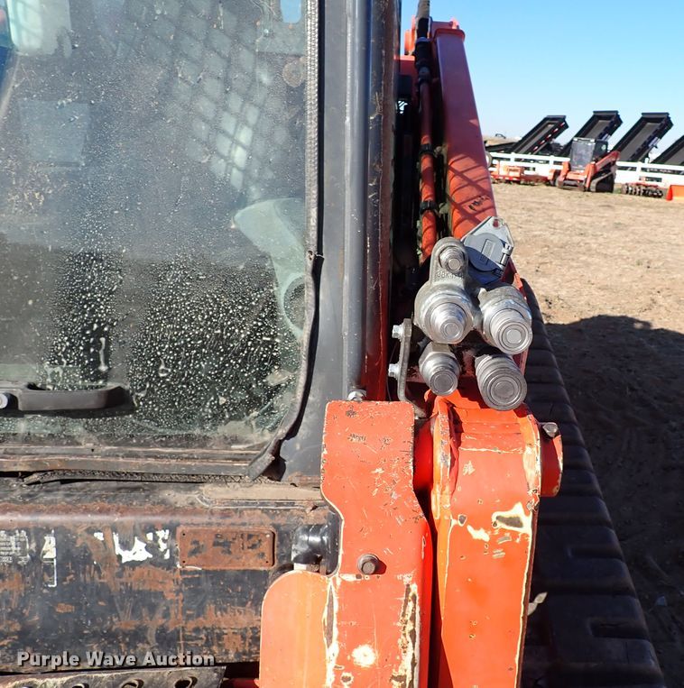 image for item IC9743 2017 Kubota SVL95-2S  tracked skid steer loader