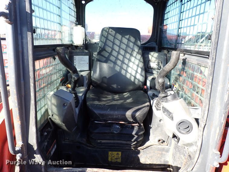 image for item IC9743 2017 Kubota SVL95-2S  tracked skid steer loader