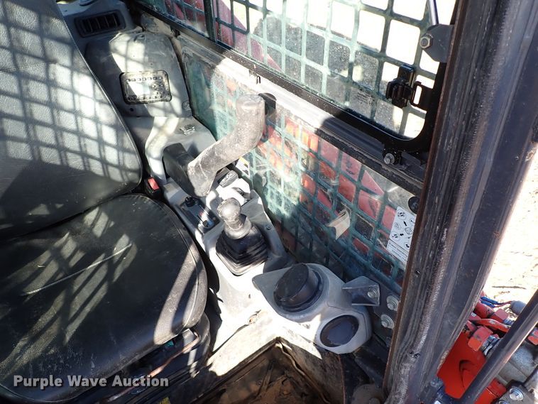 image for item IC9743 2017 Kubota SVL95-2S  tracked skid steer loader