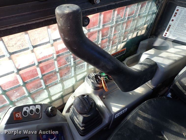 image for item IC9743 2017 Kubota SVL95-2S  tracked skid steer loader