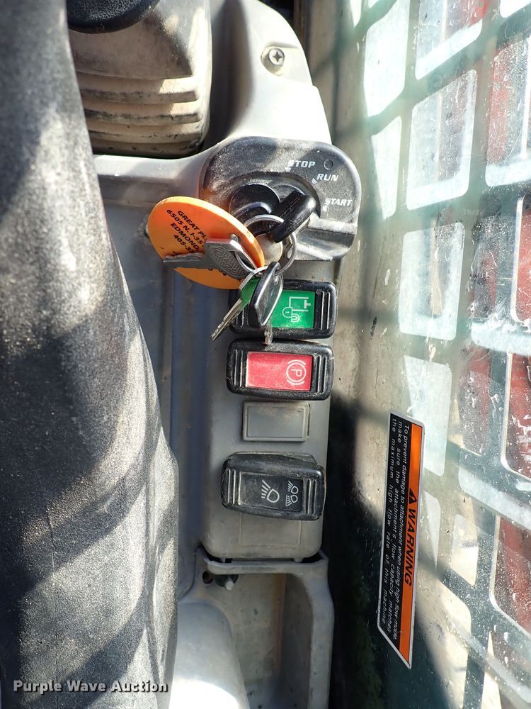 image for item IC9743 2017 Kubota SVL95-2S  tracked skid steer loader