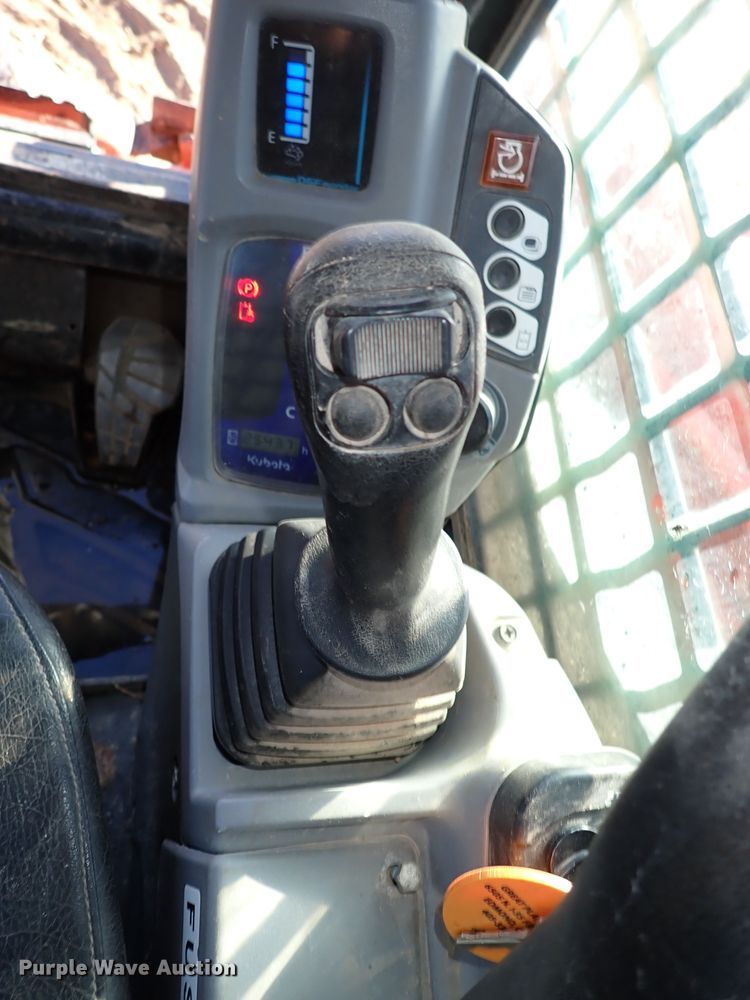 image for item IC9743 2017 Kubota SVL95-2S  tracked skid steer loader