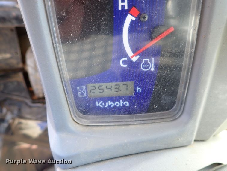 image for item IC9743 2017 Kubota SVL95-2S  tracked skid steer loader