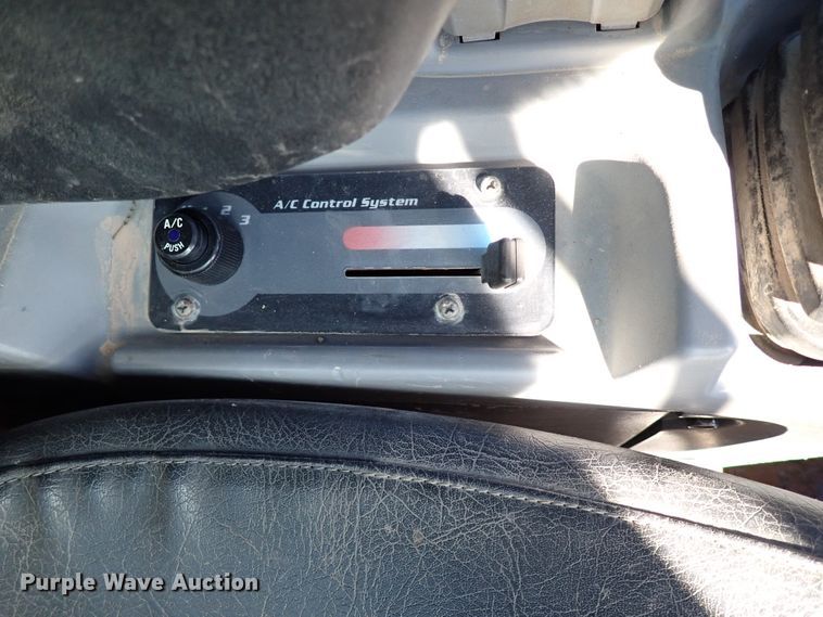 image for item IC9743 2017 Kubota SVL95-2S  tracked skid steer loader