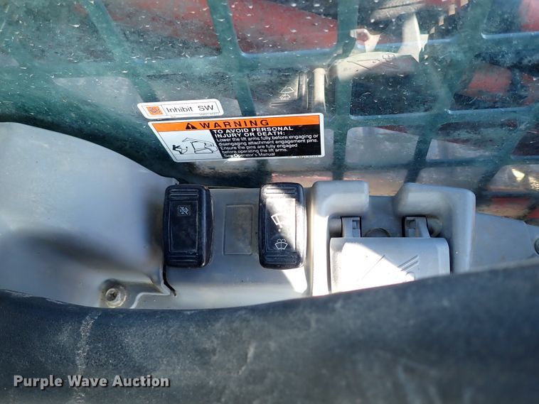 image for item IC9743 2017 Kubota SVL95-2S  tracked skid steer loader