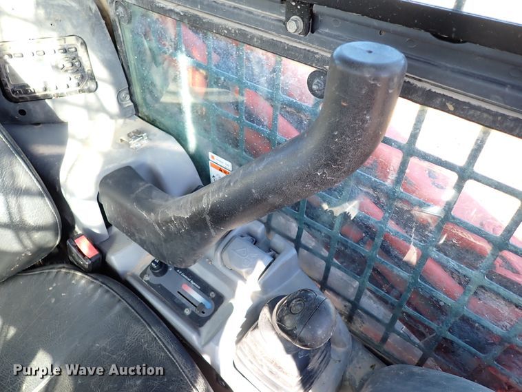 image for item IC9743 2017 Kubota SVL95-2S  tracked skid steer loader