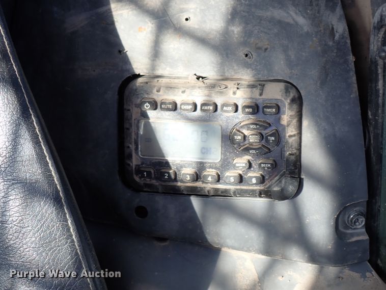 image for item IC9743 2017 Kubota SVL95-2S  tracked skid steer loader